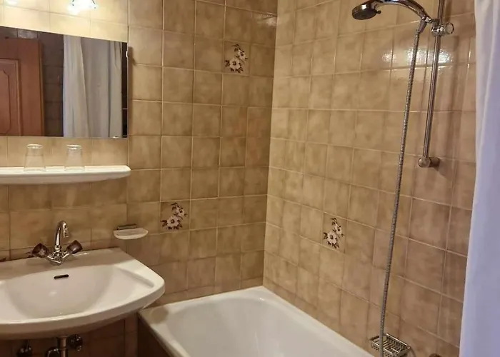 Alpenrose Bed and Breakfast 3*